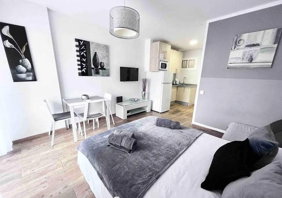 Style & Comfort In Benalmadena - Pool Available Seasonally Apartment