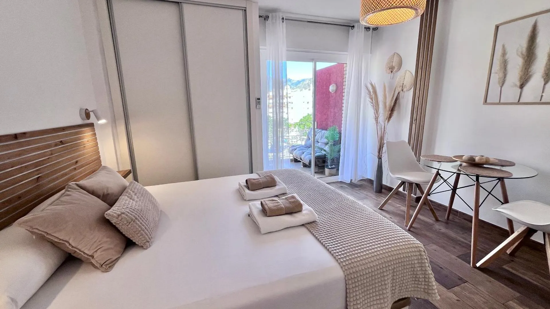 Style & Comfort In Benalmadena - Pool Available Seasonally Appartement
